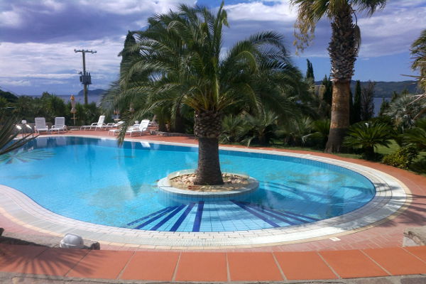 Isola d'Elba: assistenza e accessori piscine